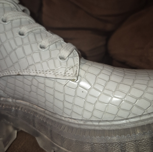 805 🦃🎄katy perry white combat boots - Picture 3 of 7